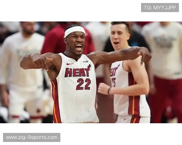 巴特勒背身转身得分,热火在末节反超比分